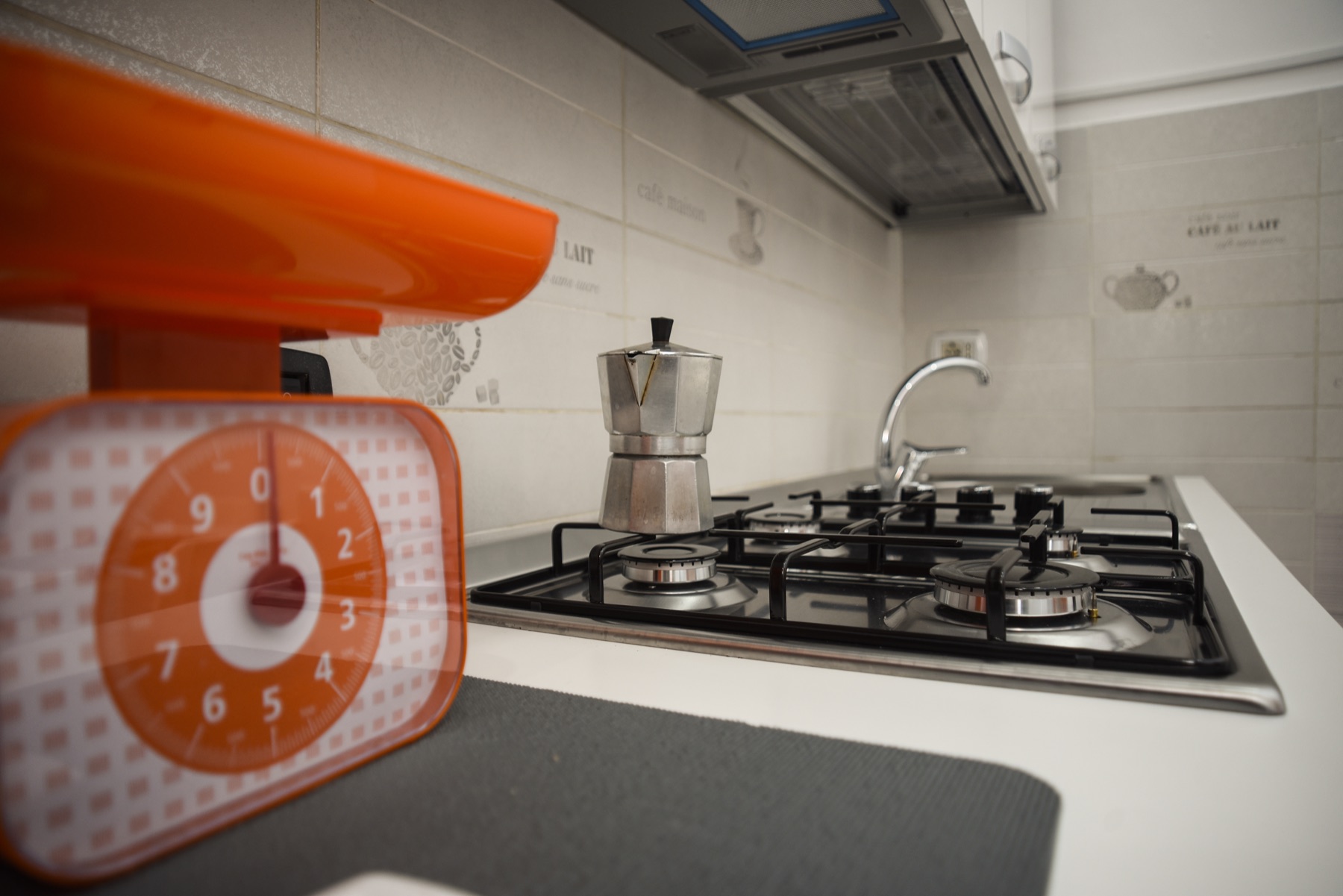 Equipped kitchen and hob